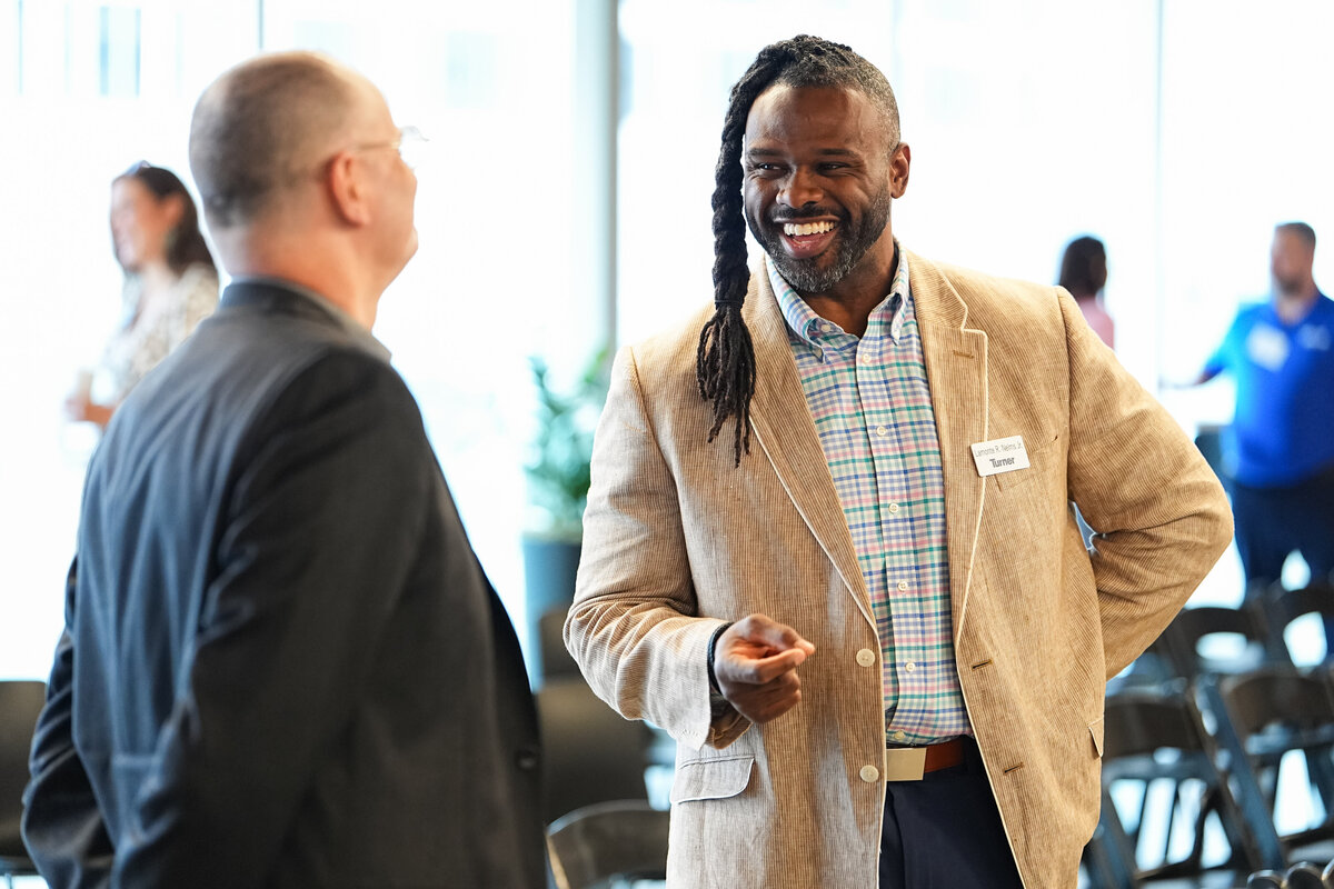 kansas-city-event-photography-0281-guests-mingling-networking