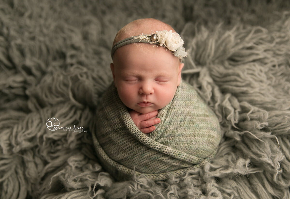 inland_empire_newborn_photographer_baby_girl_light_green