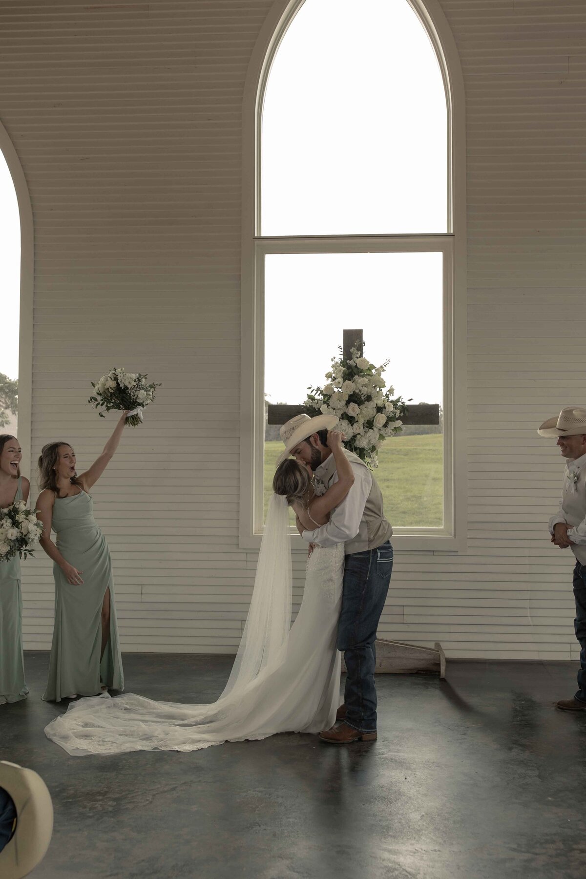 Dakota&Hope'sSneakPeeks-courtneyagaryphotography-22