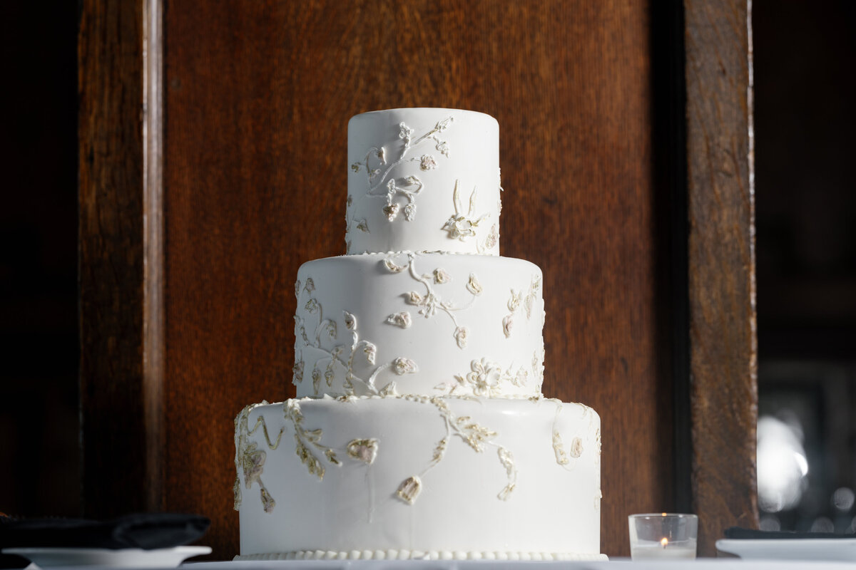 Aspen-Avenue-Chicago-Wedding-Photographer-Chicago-Athletic-Association-Simplicitee-XO-Design-Co-St-Mary-of-the-Angels-Church-Anomalie-Beauty-Timeless-Vogue-141