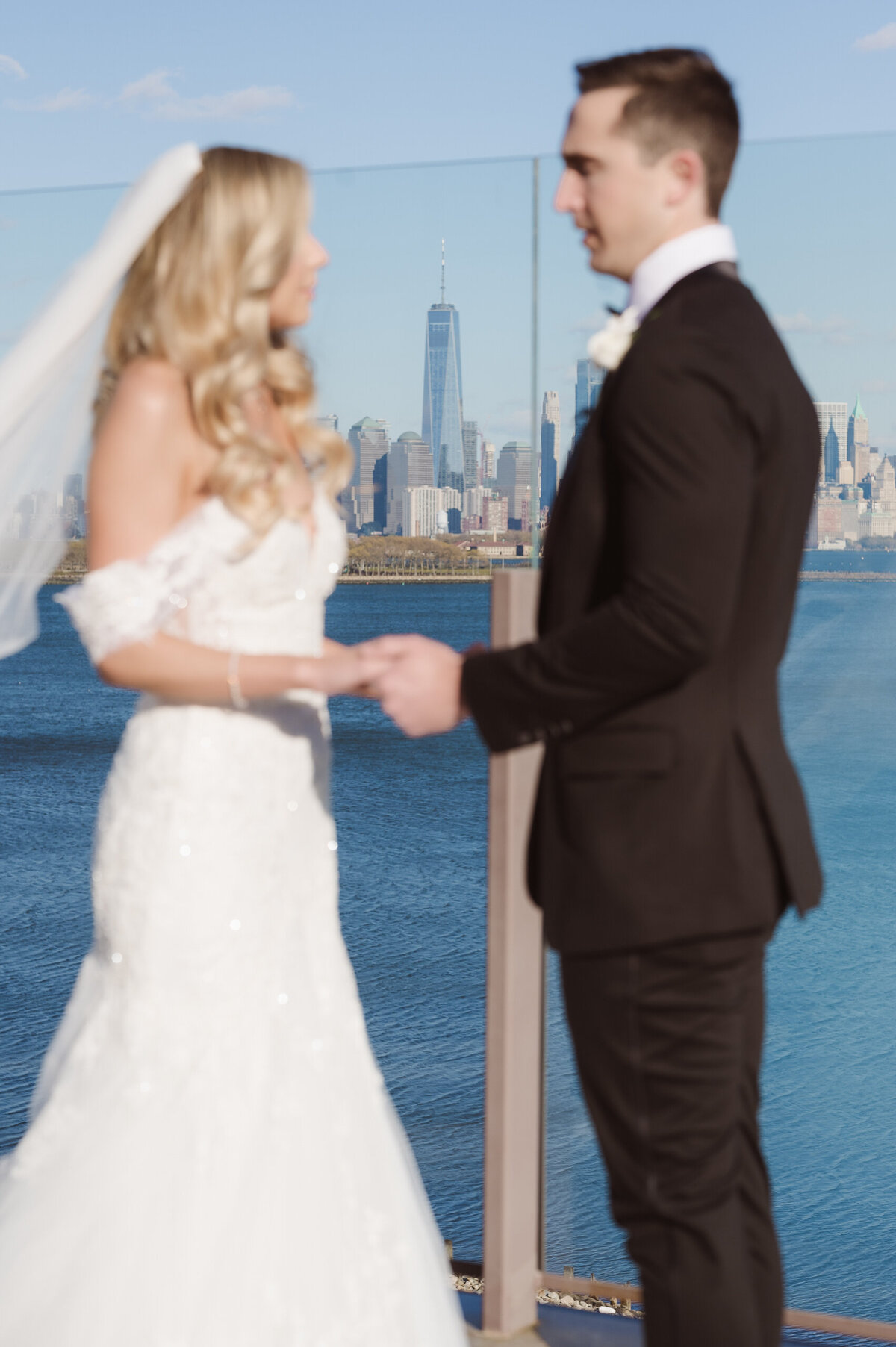 the-best-jersey-city-wedding-photographer-photos-at-hudson-house-by-suess-moments