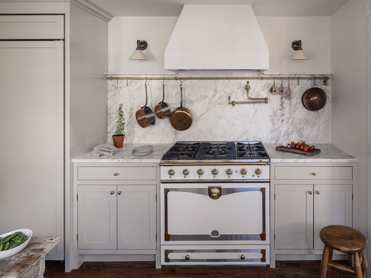 White-La-Cornue-Oven-Hanging-Copper-Pots