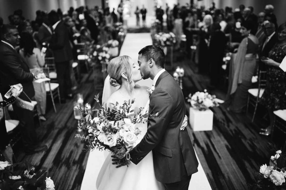 26-Renaissance-baltimore-harborplace-hotel-wedding