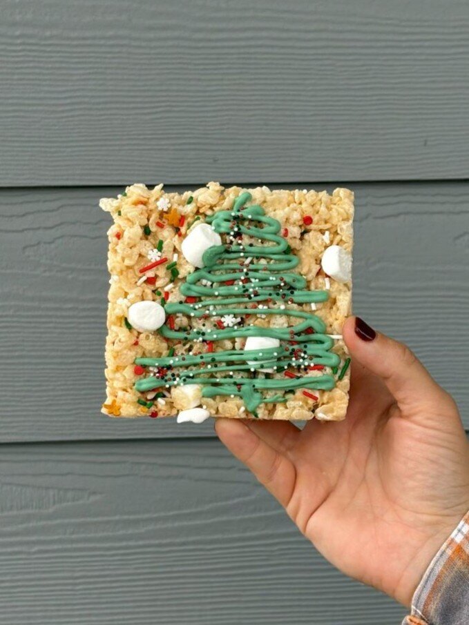 christmas-rice-crispy-treat-sundial-bakery-crop