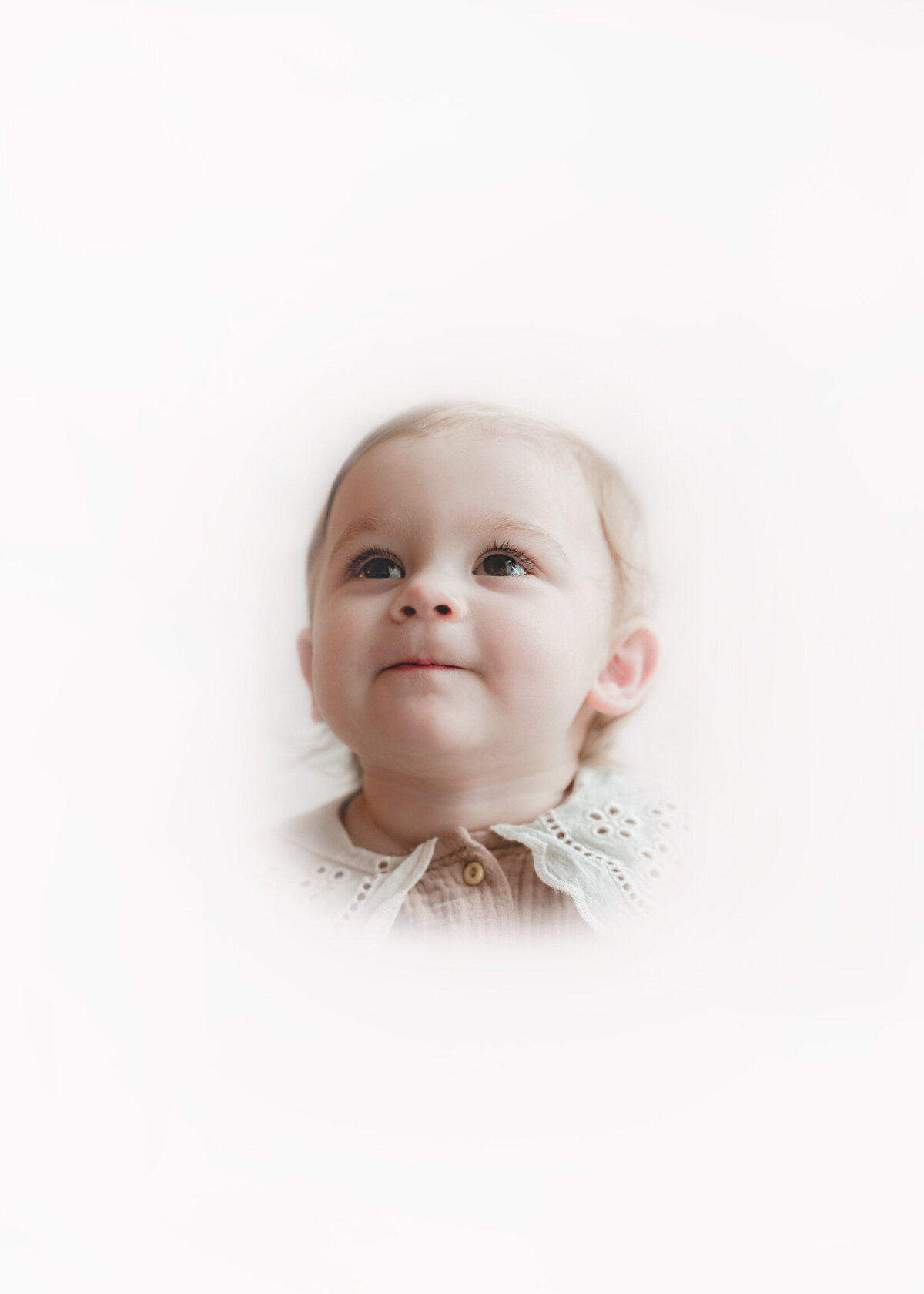 Brooke Lacombe is an Ottawa, Ontario based heirloom photographer, specializing in motherhood, maternity, newborn and family fine art photography.