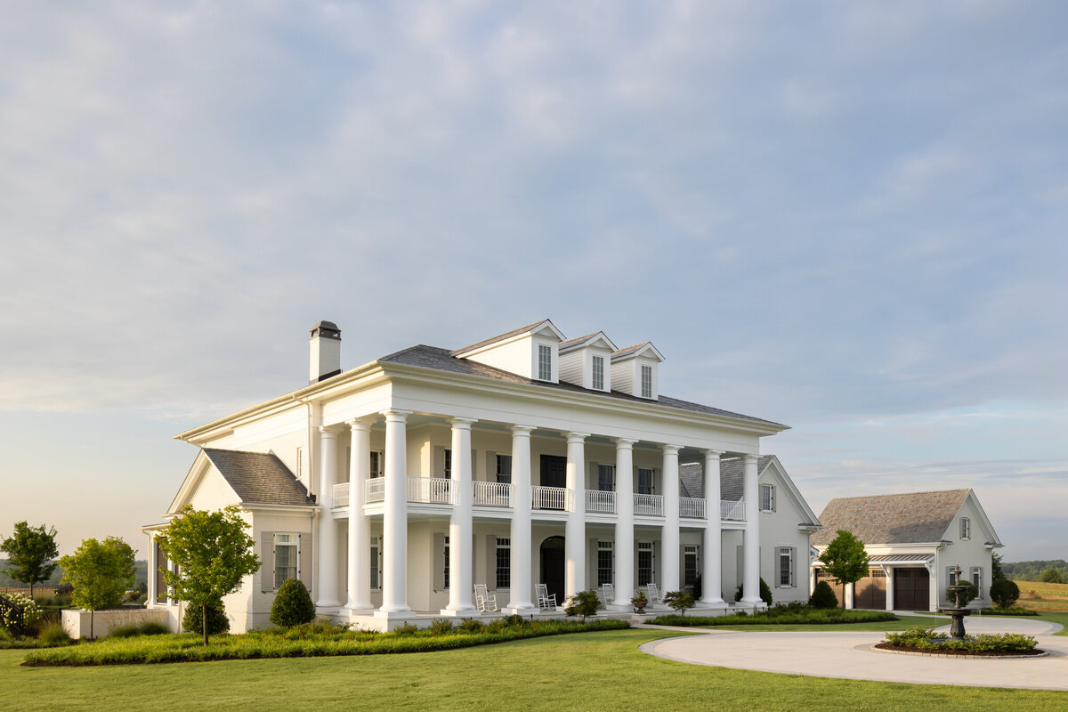 Greek_revival_farmstead_exterior