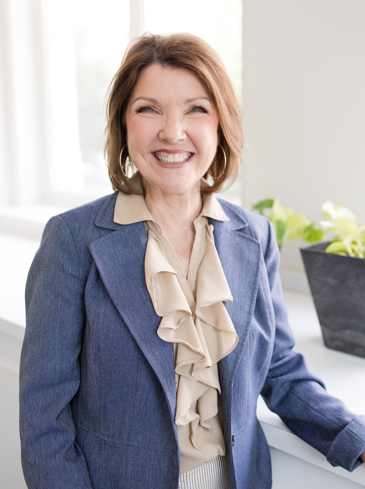 headshot for shelly phillips