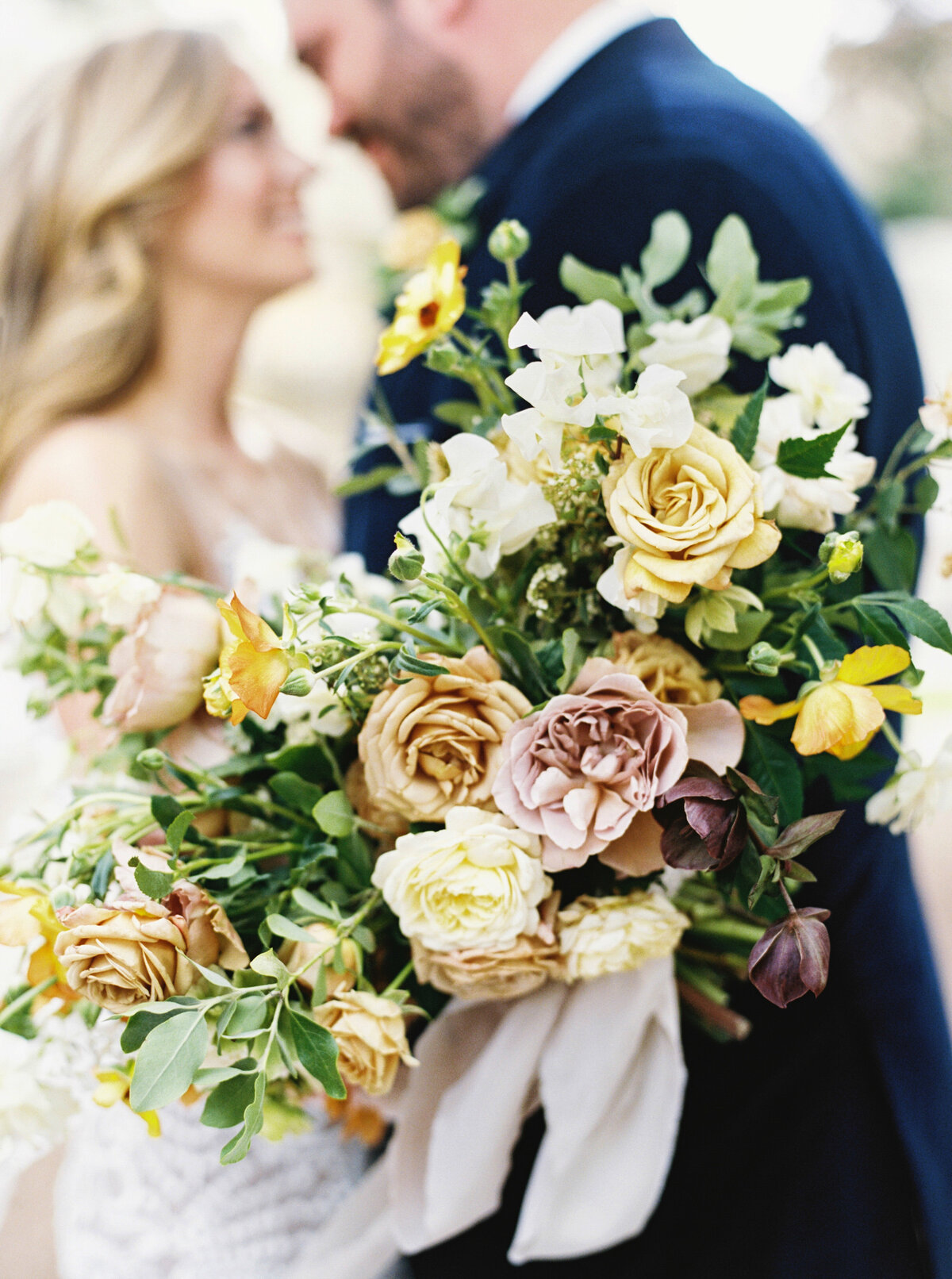 max-owens-design-italian-villa-wedding-09-bouquet