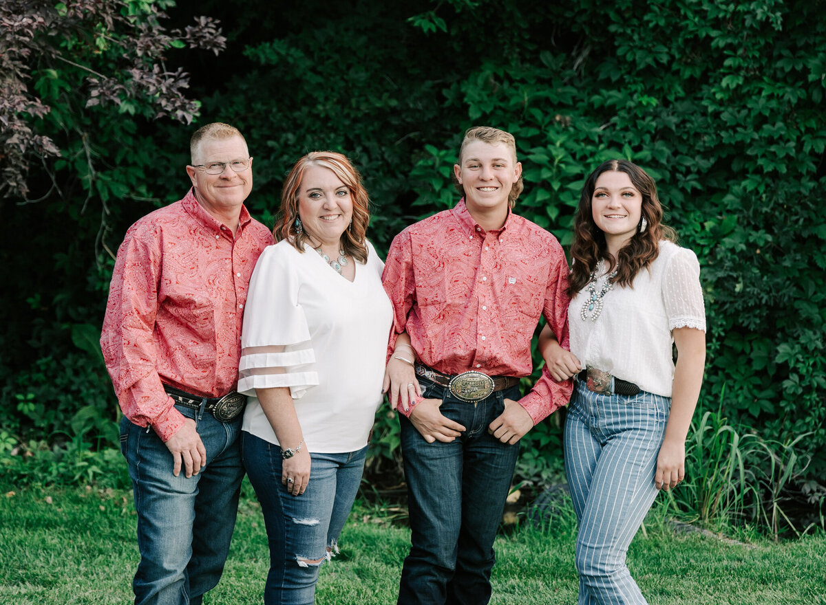 A family photo by Diane Owen Photography.