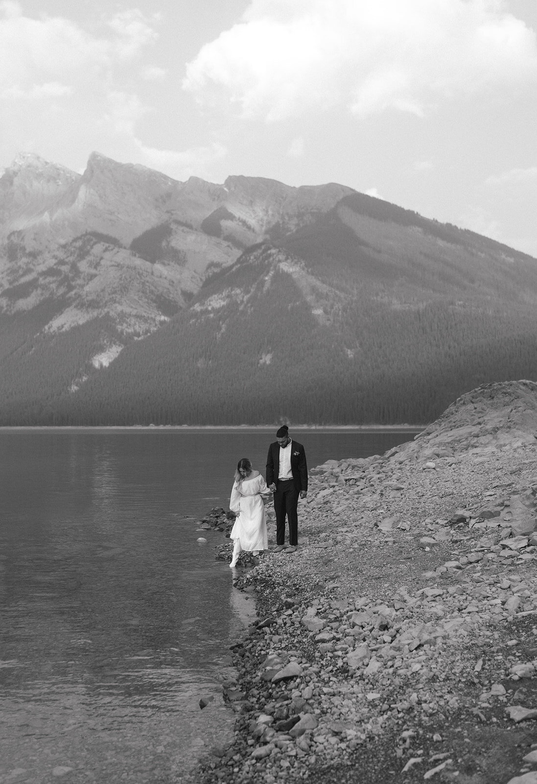 banff-elopement-wedding-photographer-lake-louise-alberta-taylor-dawning-photography-164