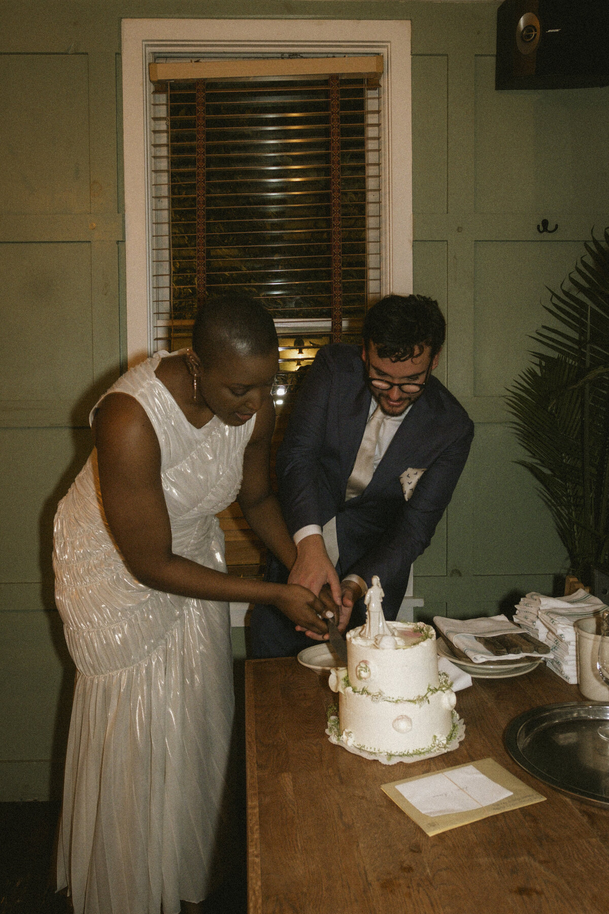 Brooklyn New York Microwedding Cake Cutting