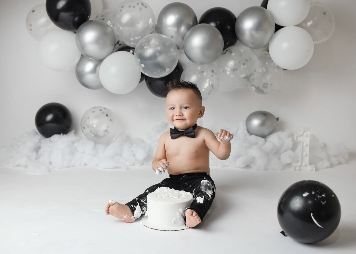 Black and white denver 1st birthday cake smash photography session.