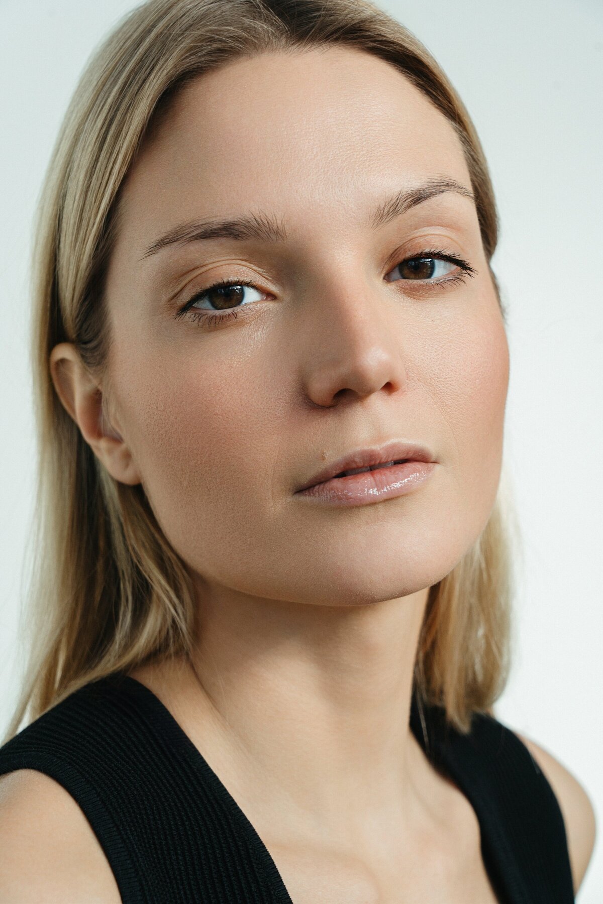 Blonde model portrait for agency in Montreal"