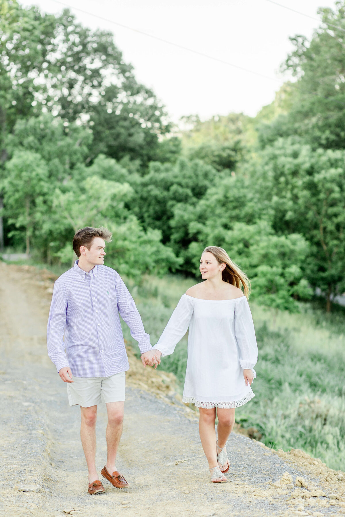 Light-and-airy-engagement-photographer-in-Midwest-Bethany-Lane-Photography-4