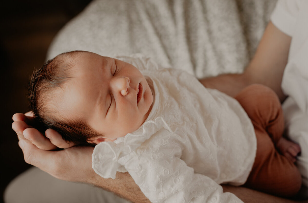240528 Newbornshoot TharaDSC04712-Verbeterd-NR 57