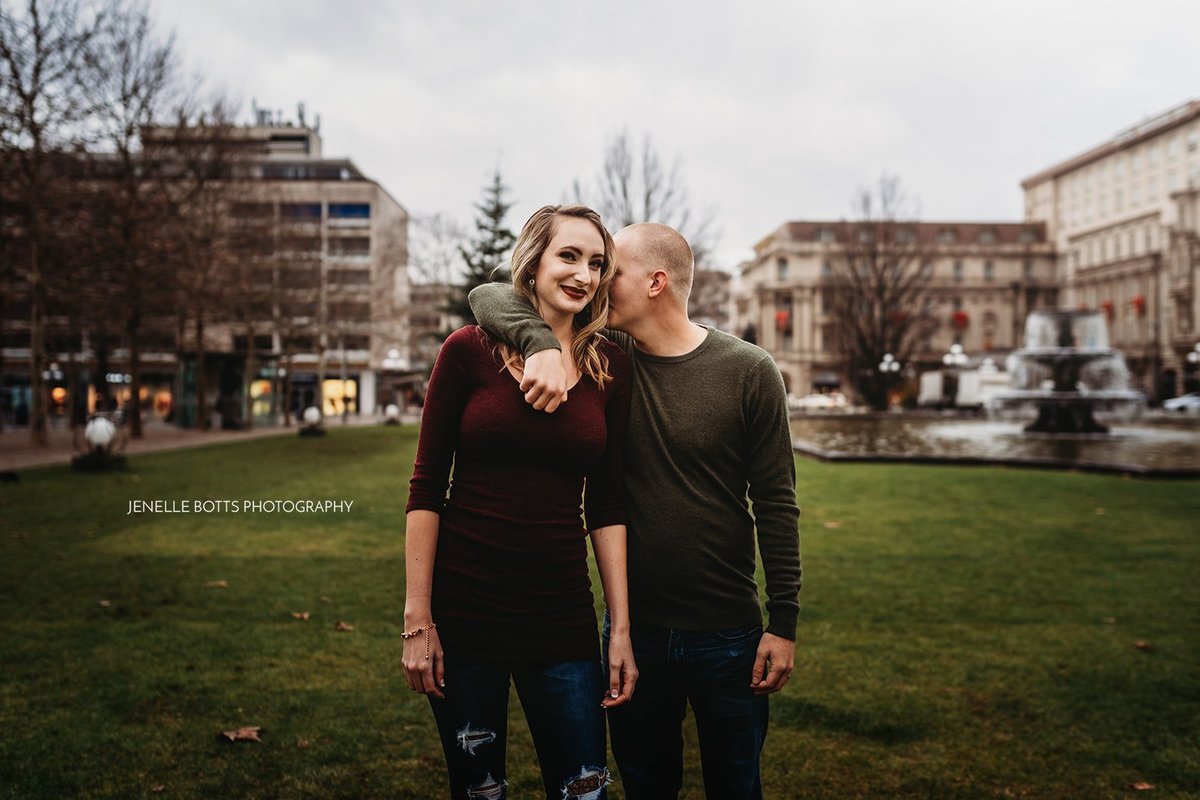 Natalie Setareh Makeup Artist couple kiss photo wiesbaden outdoors