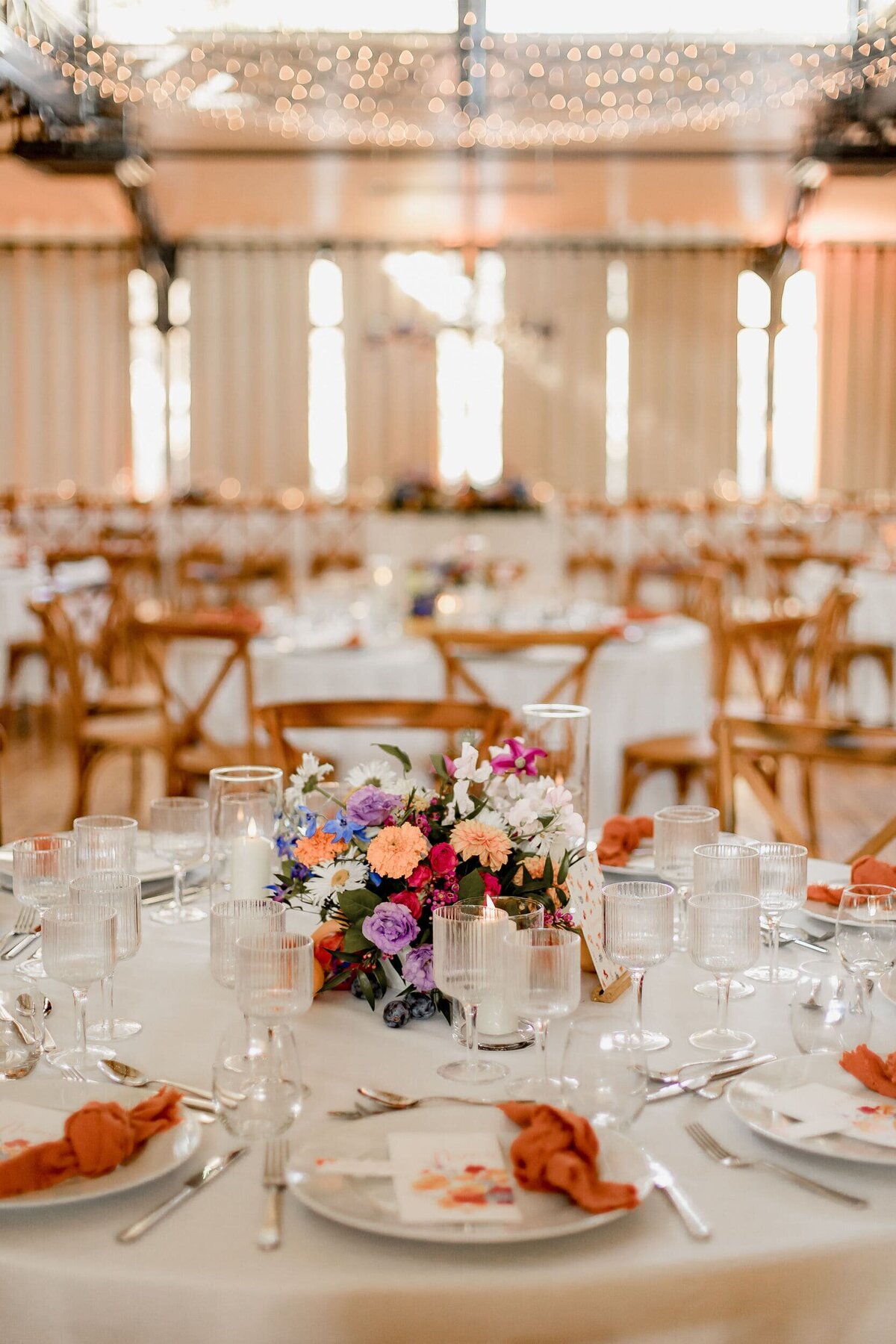 centre-floral-de-table-mariage-colore