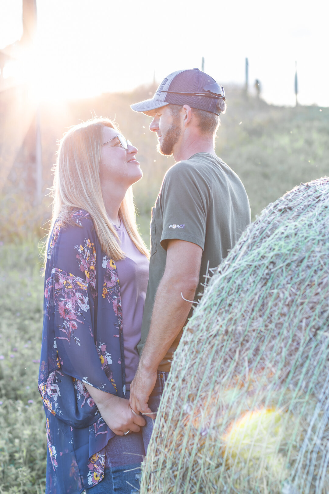 2022Sinkland-Farms-Sunflower_couples-photoshoot_golden-hour_SM-4232