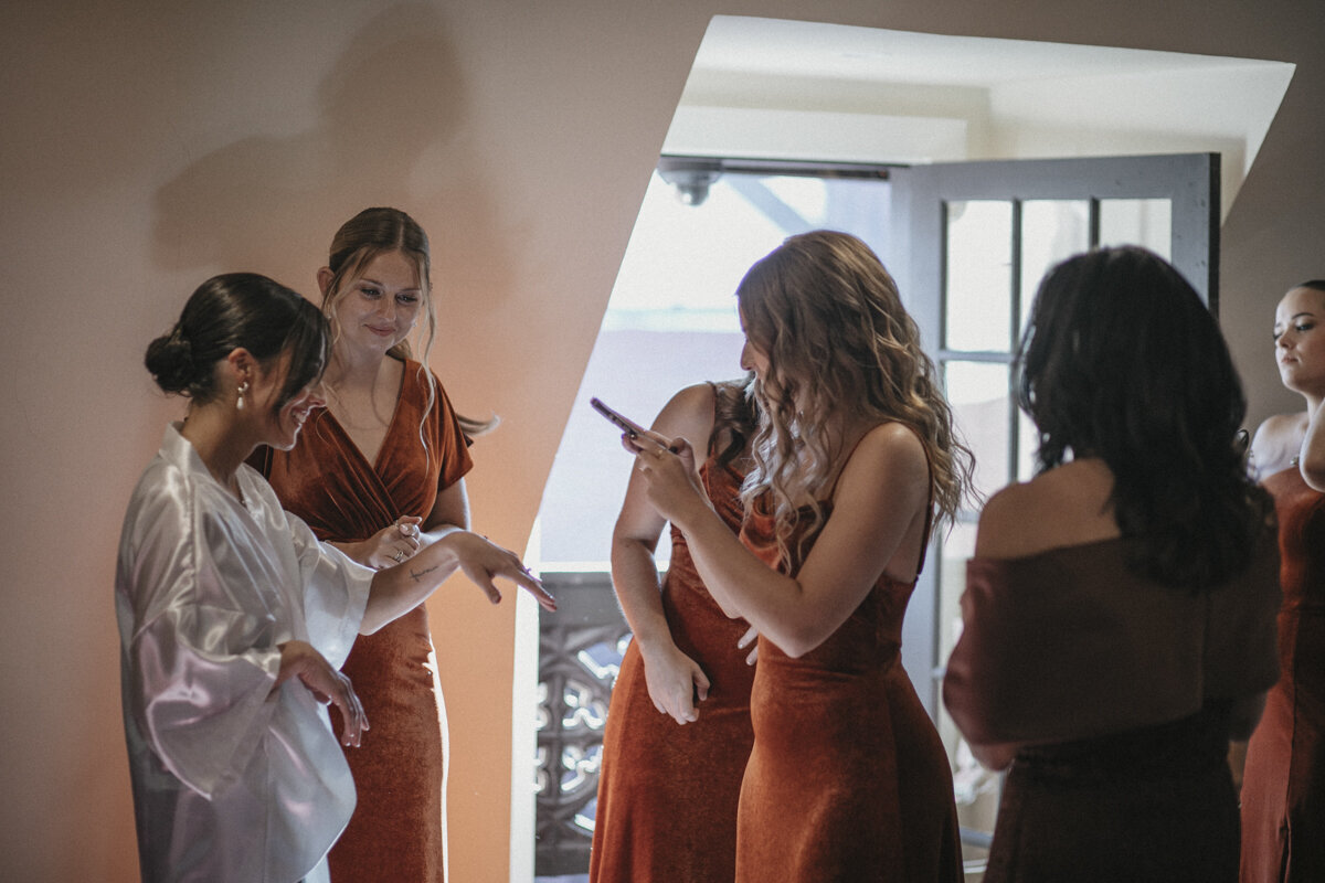 bride-and-bridesmaids-getting-ready-saint-clements-castle