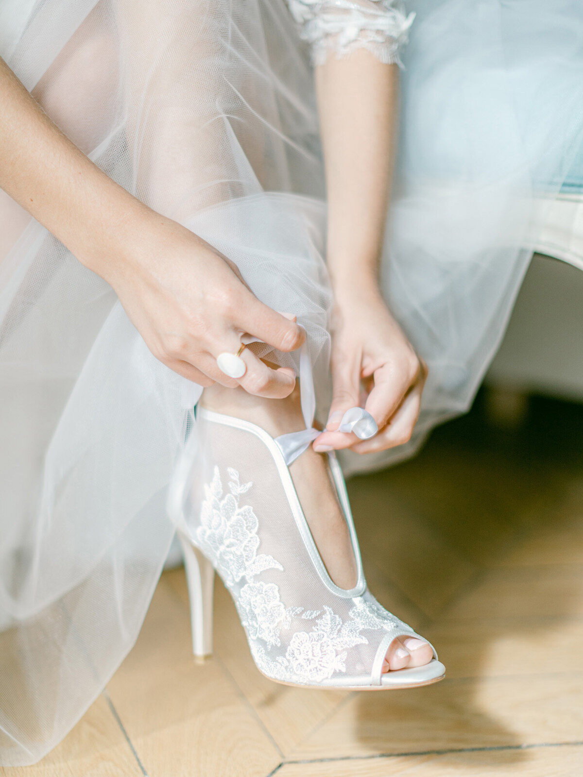 bride_getting_ready_french_wedding_photographer_luxury5