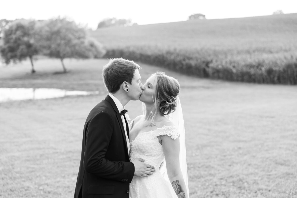 Bride and groom portraits in the grounds of the Ruby Cora wedding venue in Clarksville, TN