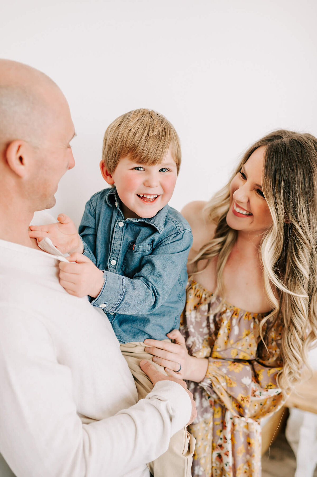 Springfield MO family photographer captures parents looking at son laughing