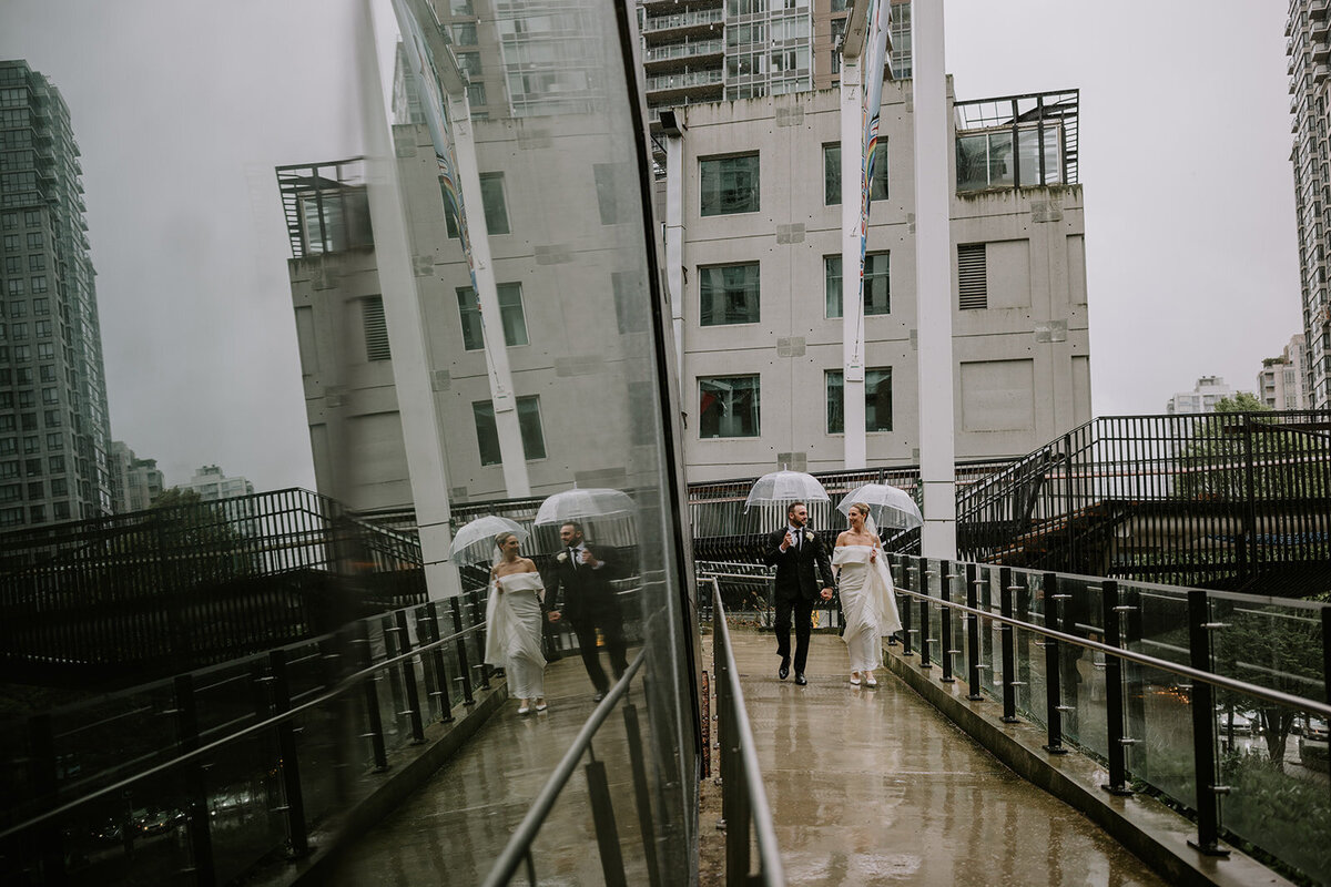 rainy-bride-groom-portraits-earls-loft-vancouver-wedding-thegodards