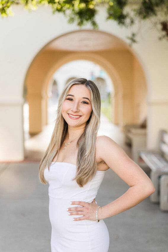 senior-portrait-of-girl-in-arch-san-diego-state