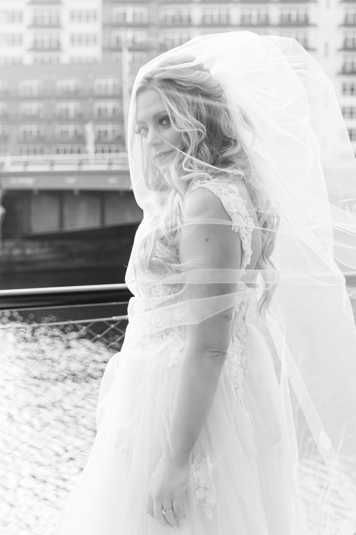 editorial bride photo in milwaulkee wisconsin