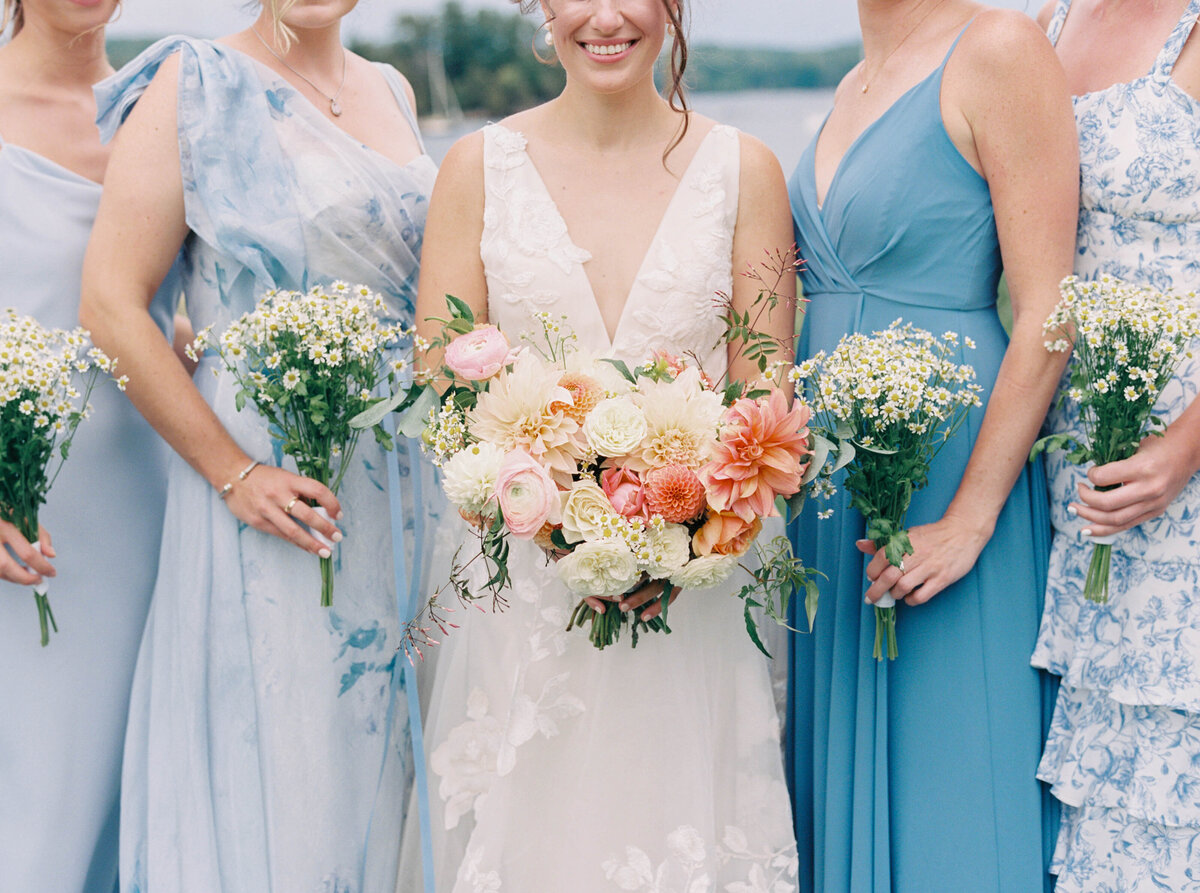 Vermont-Luxury-Wedding-Photographer-Bride-Bridesmaid-Bouquet_276