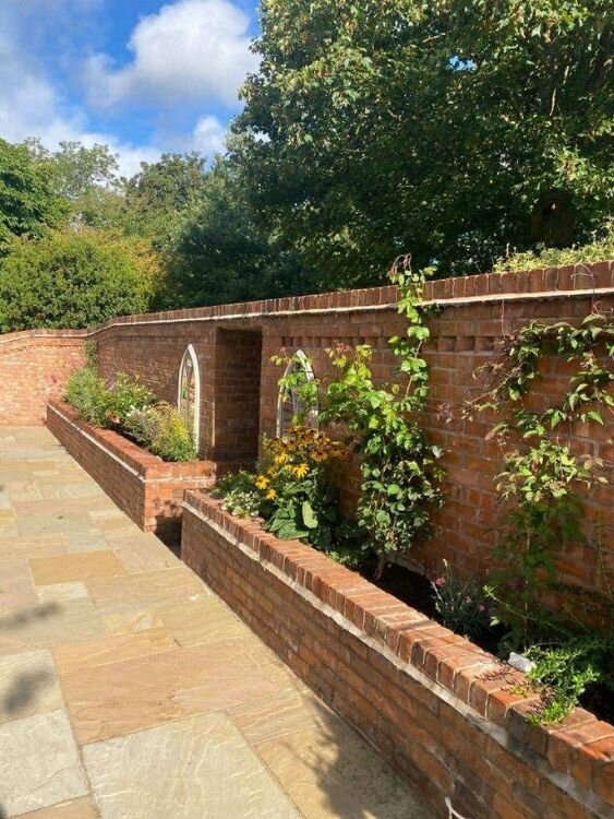 Reclaimed-raised-beds-cinema-room