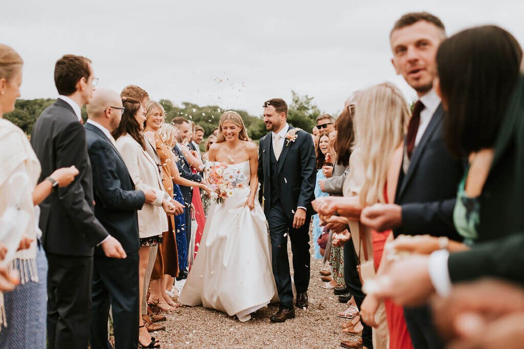Issy-and-Bella-Floral-Design-Wedding-Florist-Herefordshire-Broadfield-Court-j&N73