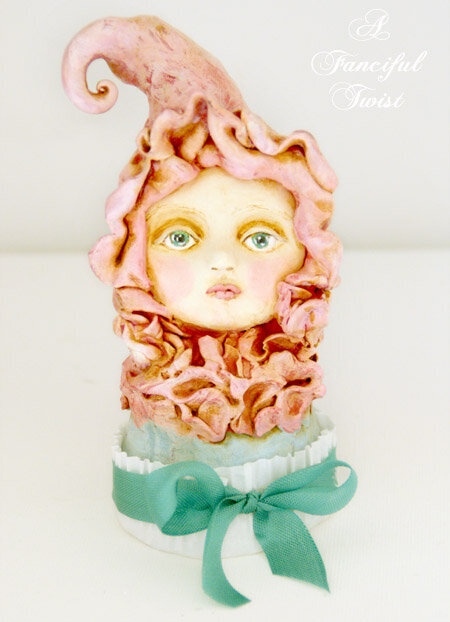 aurora-theodosia-cream-cake-cakehead-front