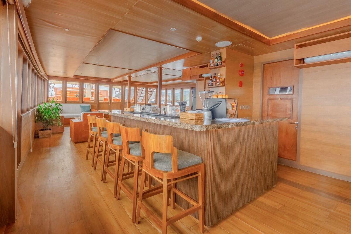 Sanctuary Luxury Yacht Bali - restaurant & bar-1