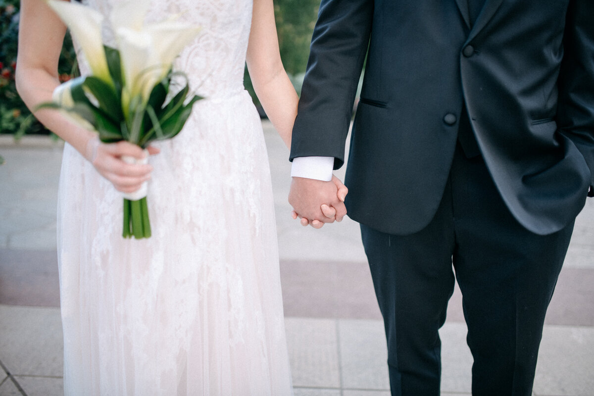 Couple-holding-hands