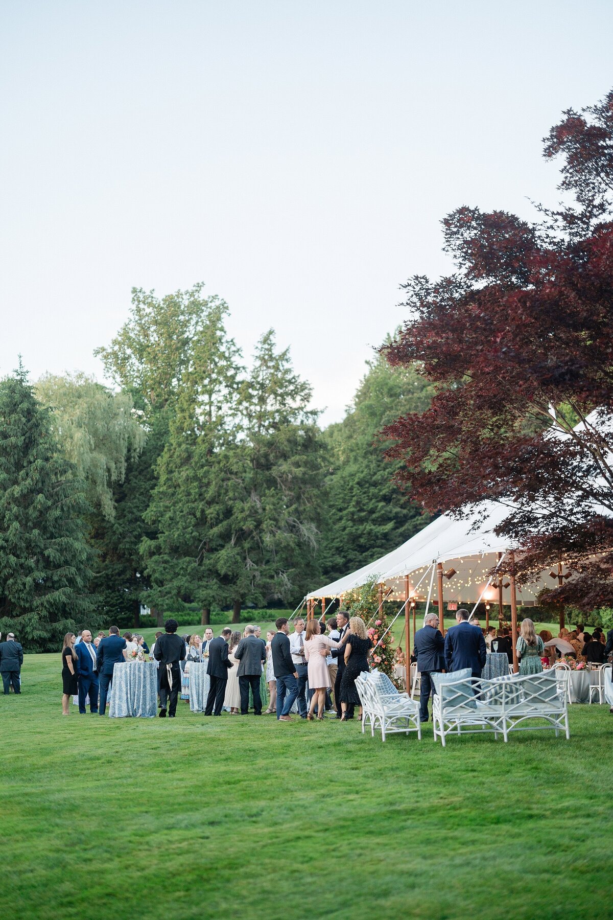 connecticut-backyard-tented-wedding-photo_0045