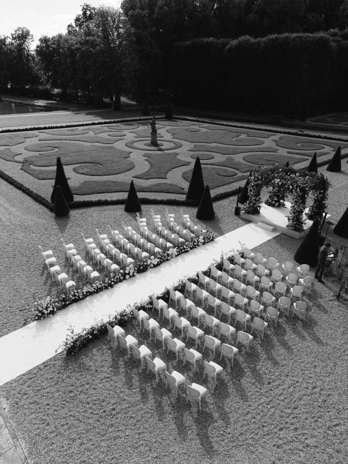 Paris Wedding Photographer  Château de Villette Wedding (295 sur 458)-2