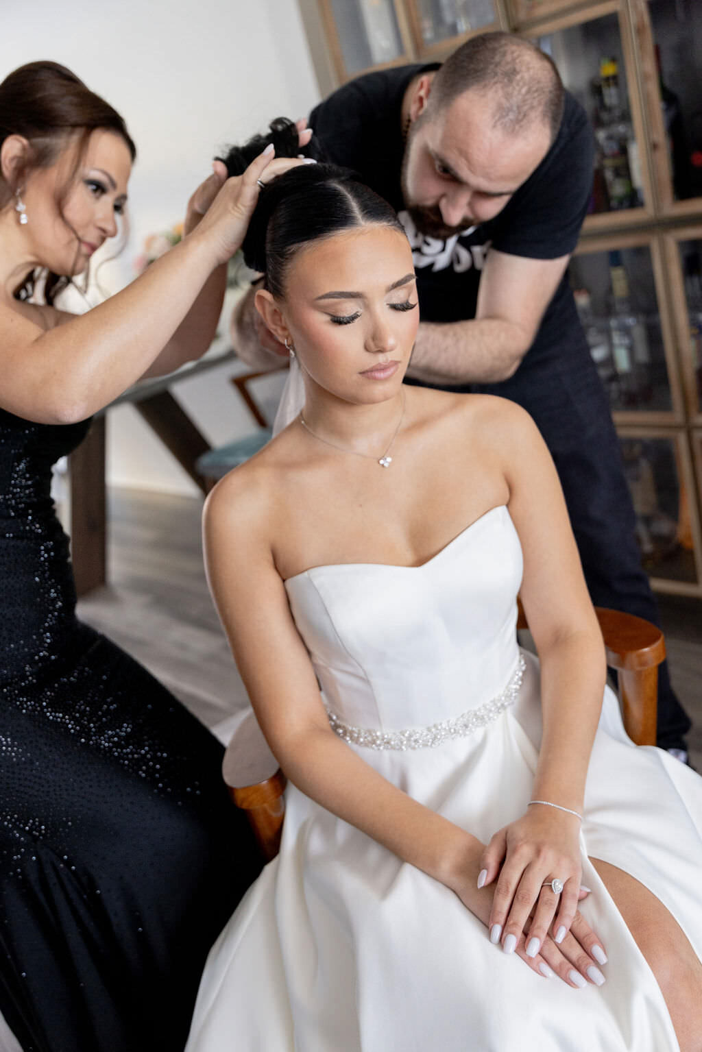 Bride's getting ready portrait | Toronto luxury wedding photographer | Montreal high end wedding photographer