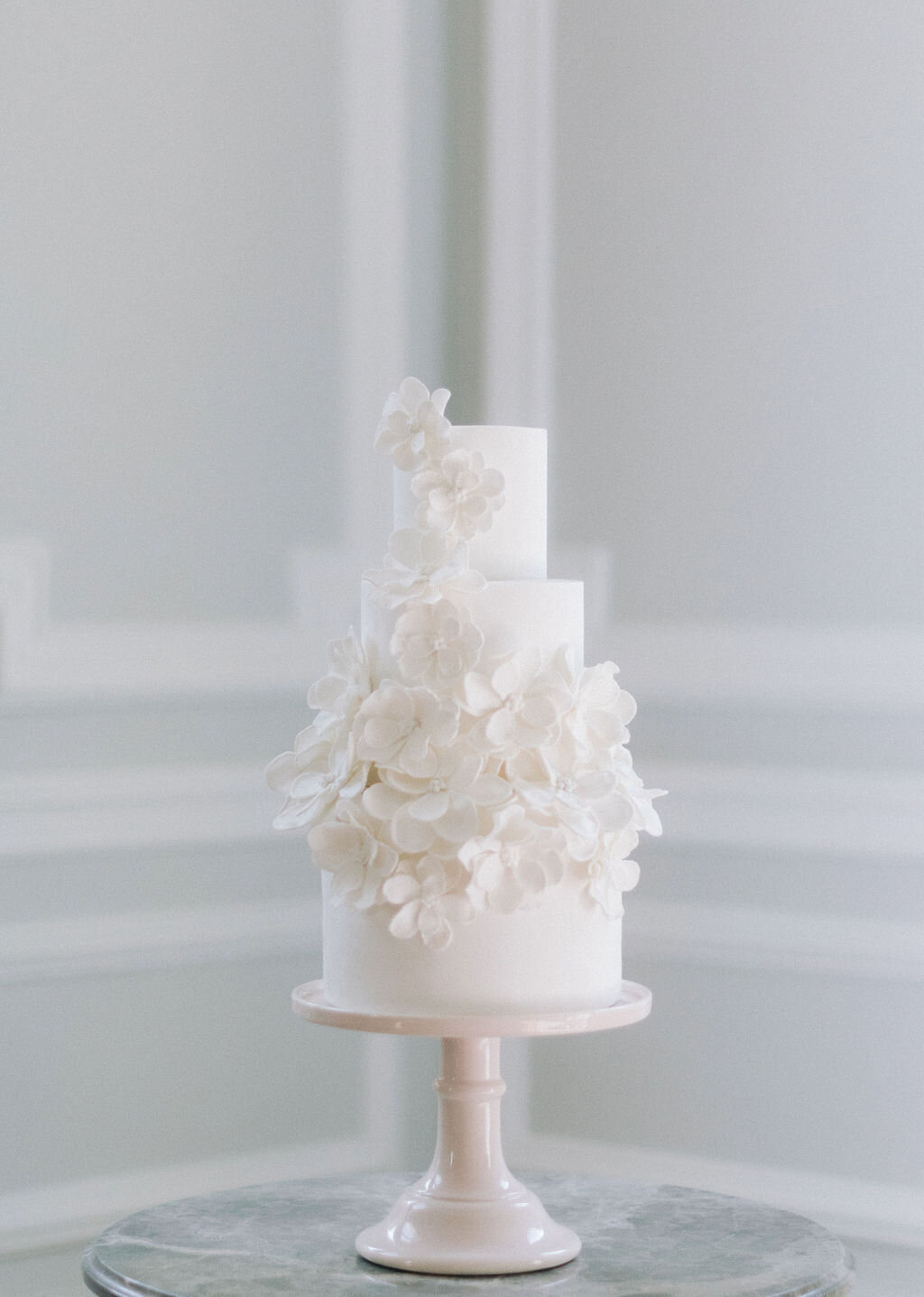 white-wedding-cake-haute-couture1