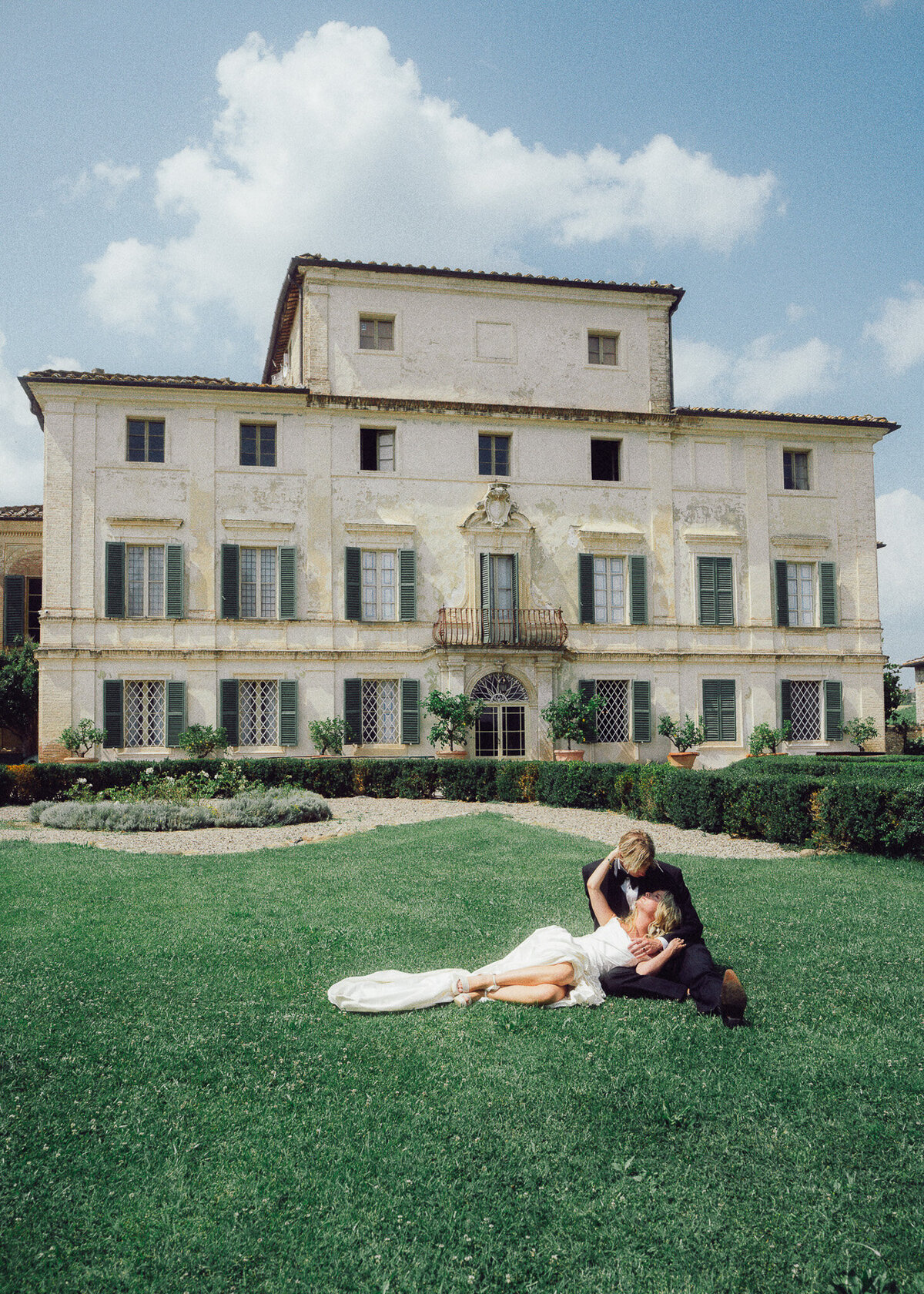 46. film-wedding-photographer-villa-di-geggiano-92