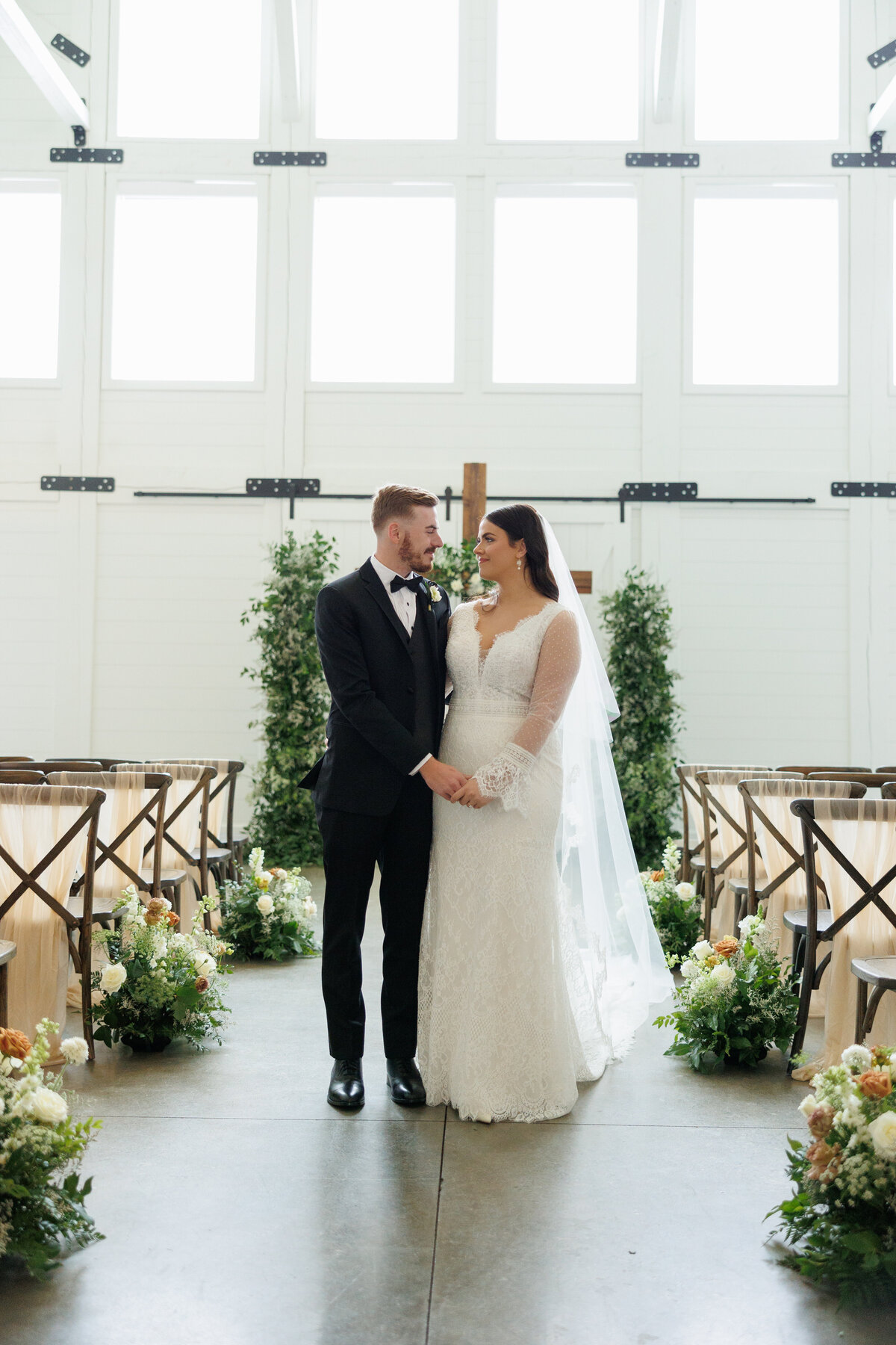 Meraki Design Wedding and Event Floral Studio Florist Wedding Flowers Full Service St. Louis Destination Luxury Floral Design Florists Designers Personal Unique Madi-Noah-Wedding-Images-By-Amber-5