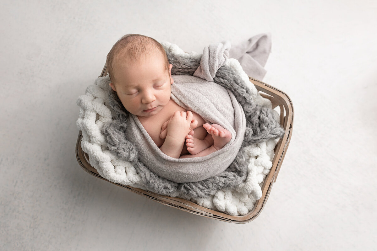 best-columbus-dayton-springfield-ohio-newborn-baby-photographer-affordable-near-me-urbana-beavercreek-fairborn-kettering-hilliard-grove-city-pickerington-canal-winchester-marysville-amanda-estep-photography