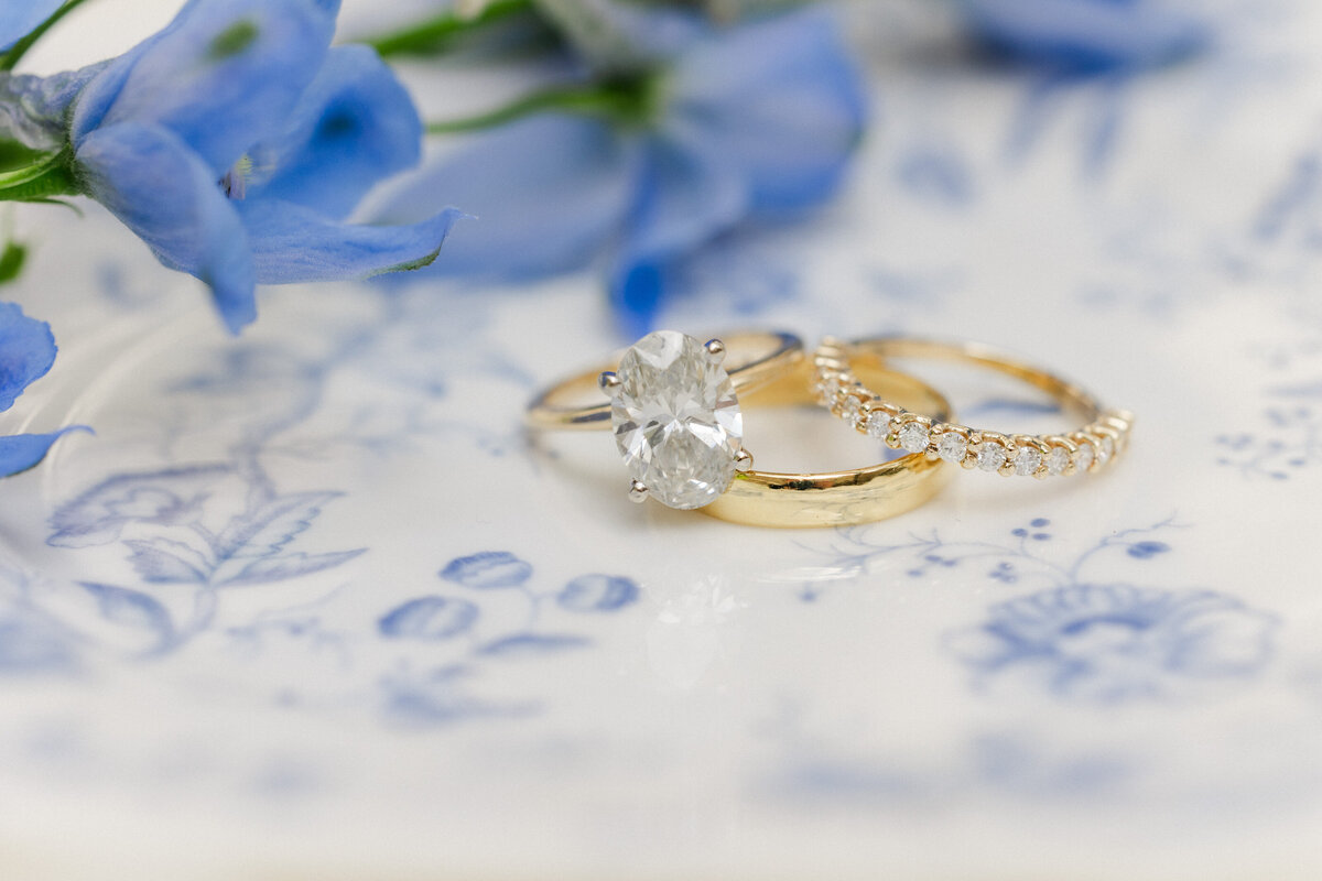 wedding-rings-on-invitation-suite