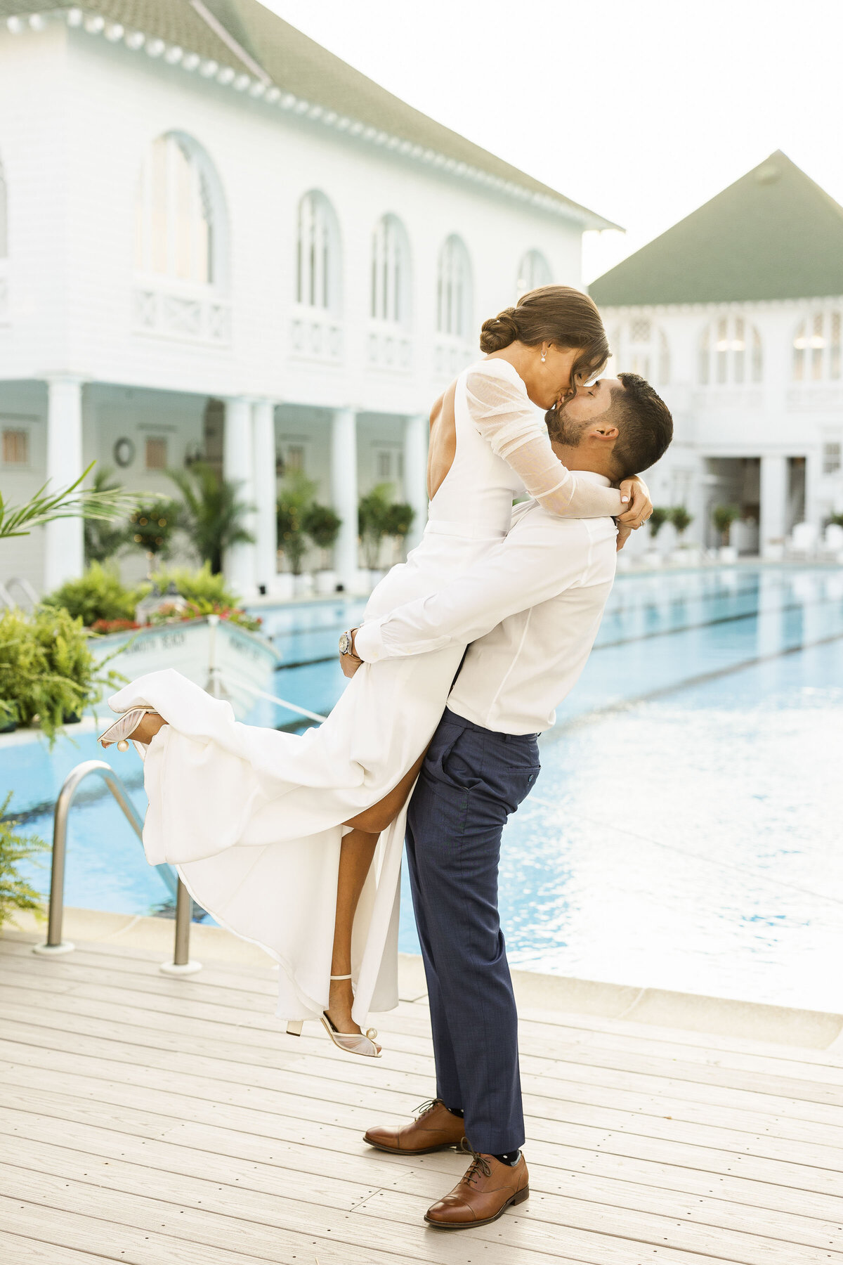 Beach Club Modern Chic Wedding with Touches of Pearl and Gold - Top East Coast Wedding Photography - Ashley Mac Photographs - New Jersey - New York - Connecticut - Rhode Island -37
