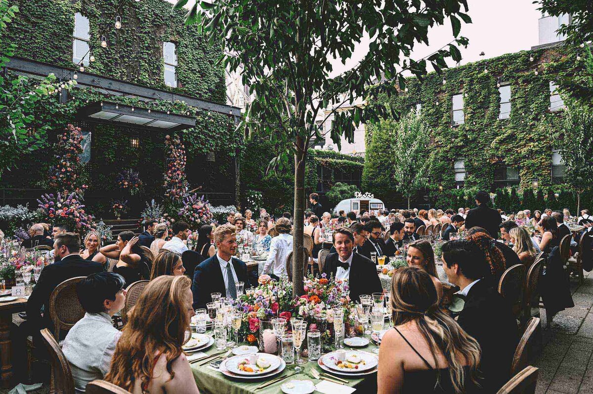 jaclyn-fisher-events-planning-colorful-summer-garden-wedding-in-nyc-134