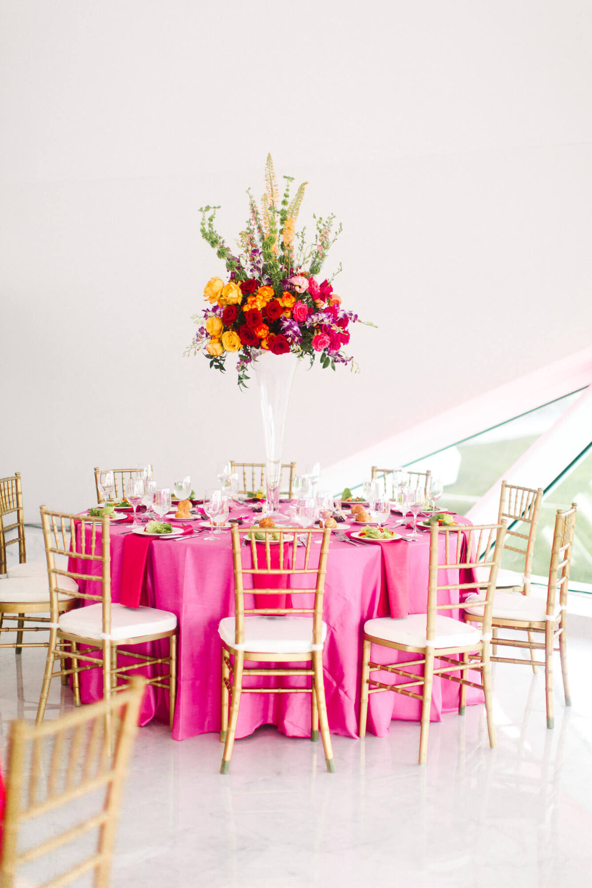 milwaukee-art-museum-wedding-decor-pink-red-orange-bright-7