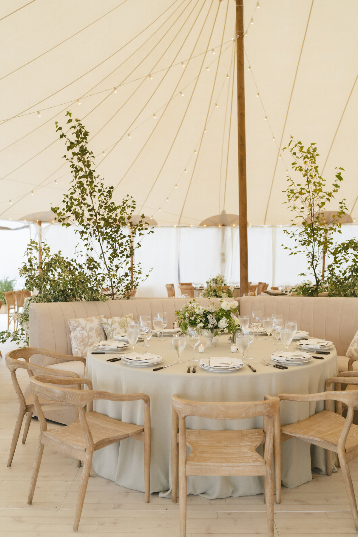 Marthas-vineyard-wedding-planner-kg-events-design-luxury-destination-weddings-private-events-corporate-events-edgartown-ma-event-designer-outdoor-tented-wedding-reception-island-wedding-vogue-wedding-pohogonot-100