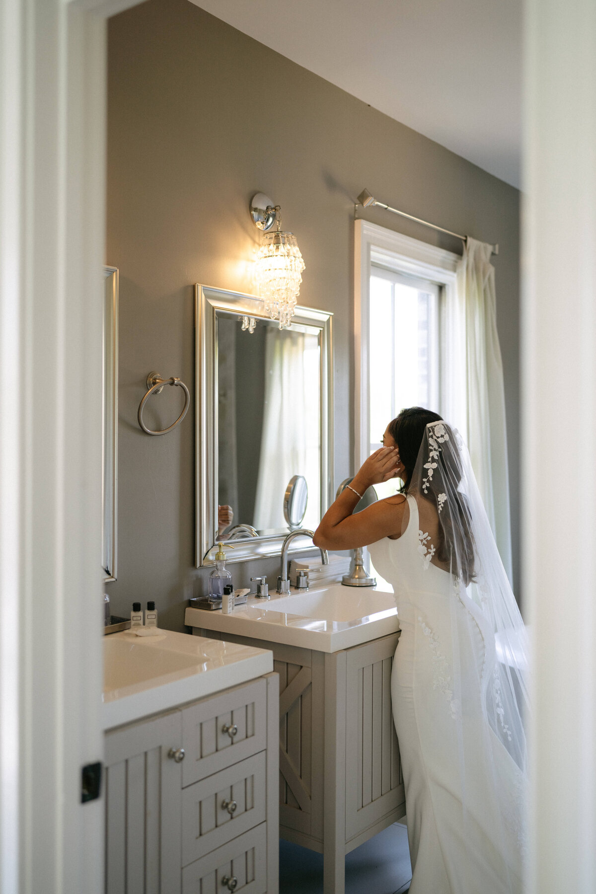 MORELOVEPHOTOGRAPHY_GETTINGREADY_BRADFORDWEDDING-61