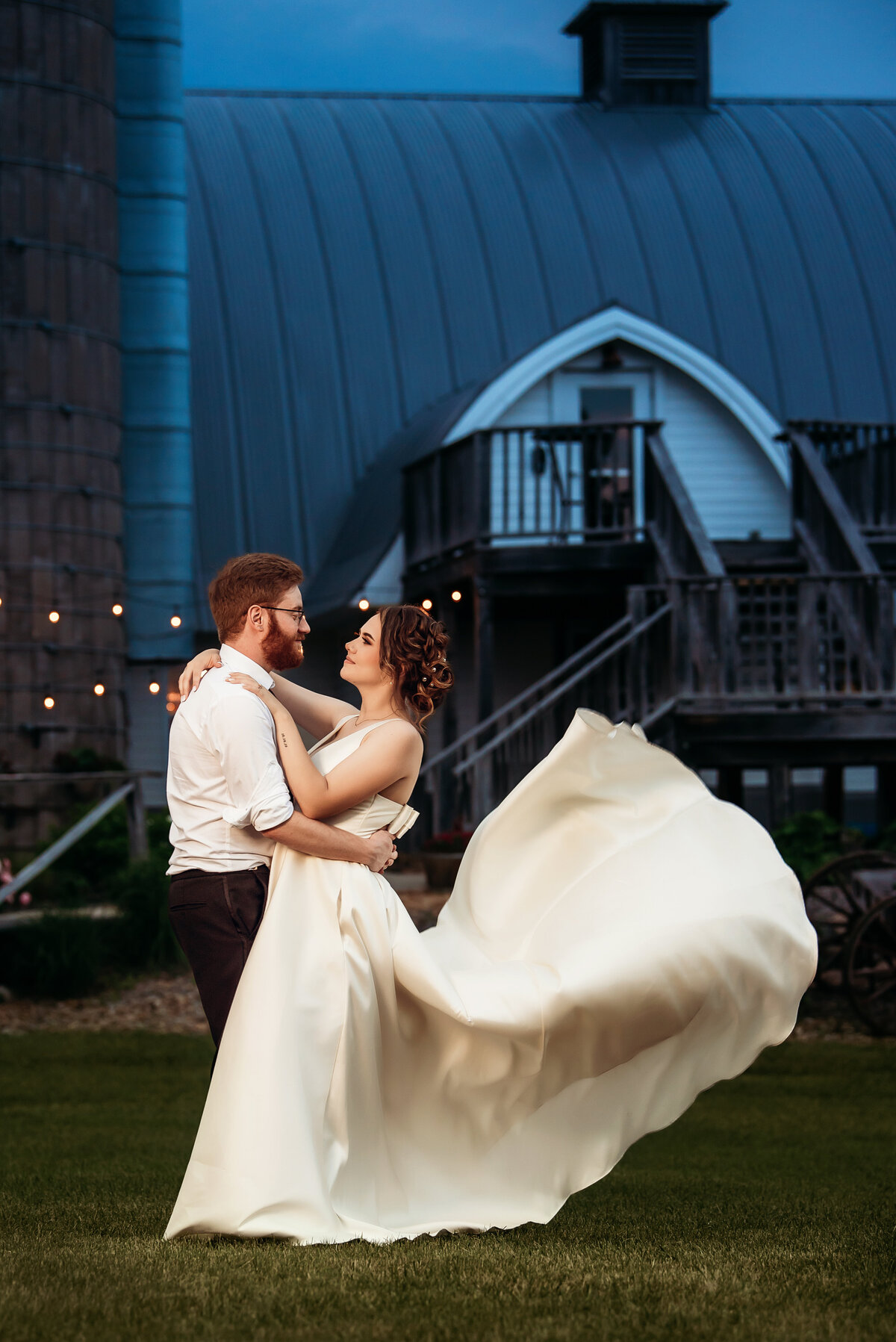 Vesper-and-Vow-Bemidji-Minnesota-wedding-and-elopement-photographer-coordinator-planner-elegant-night-portraits