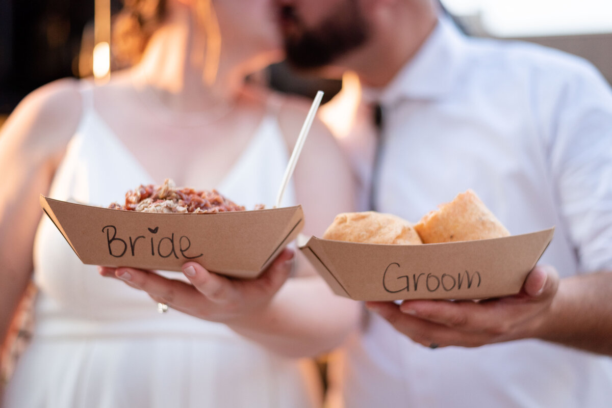 bride and groom food truck wedding photography